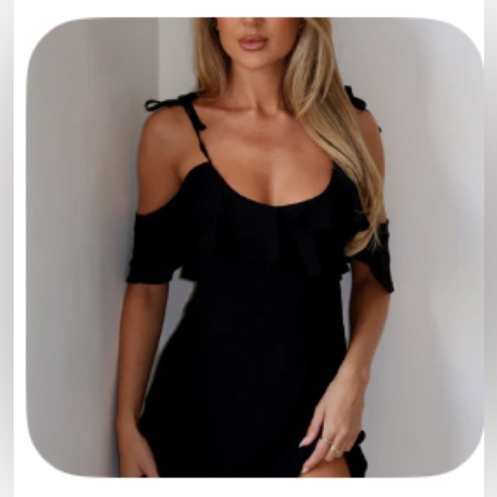 🍀3/$30 Black off the shoulder fit and flare dress.